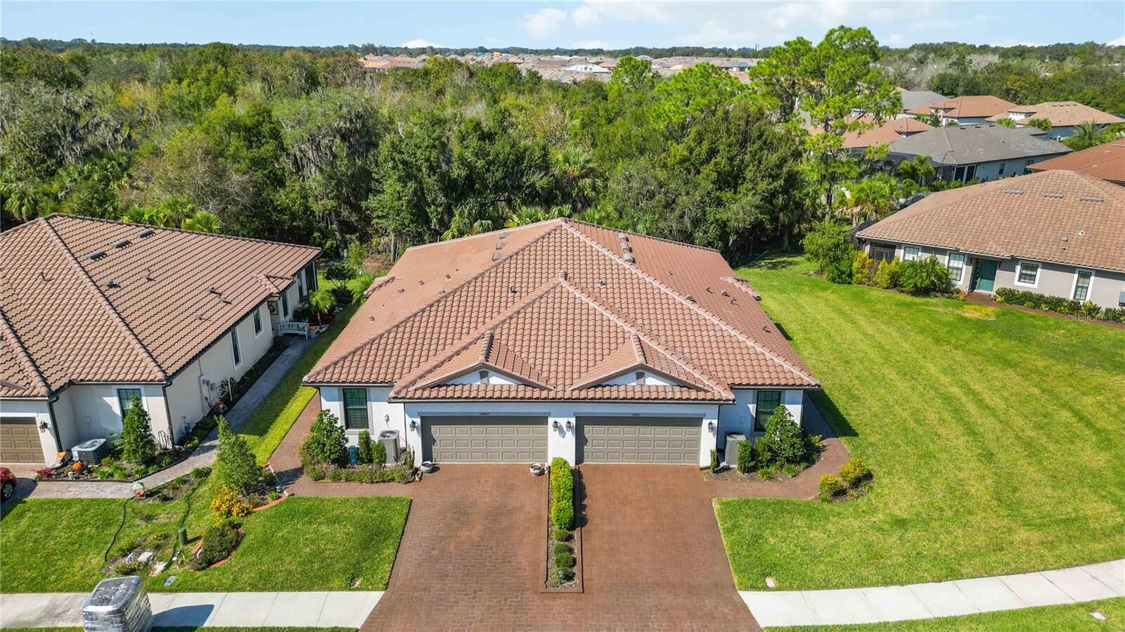 Property Photo:  10911 Wendover Drive  FL 34221 