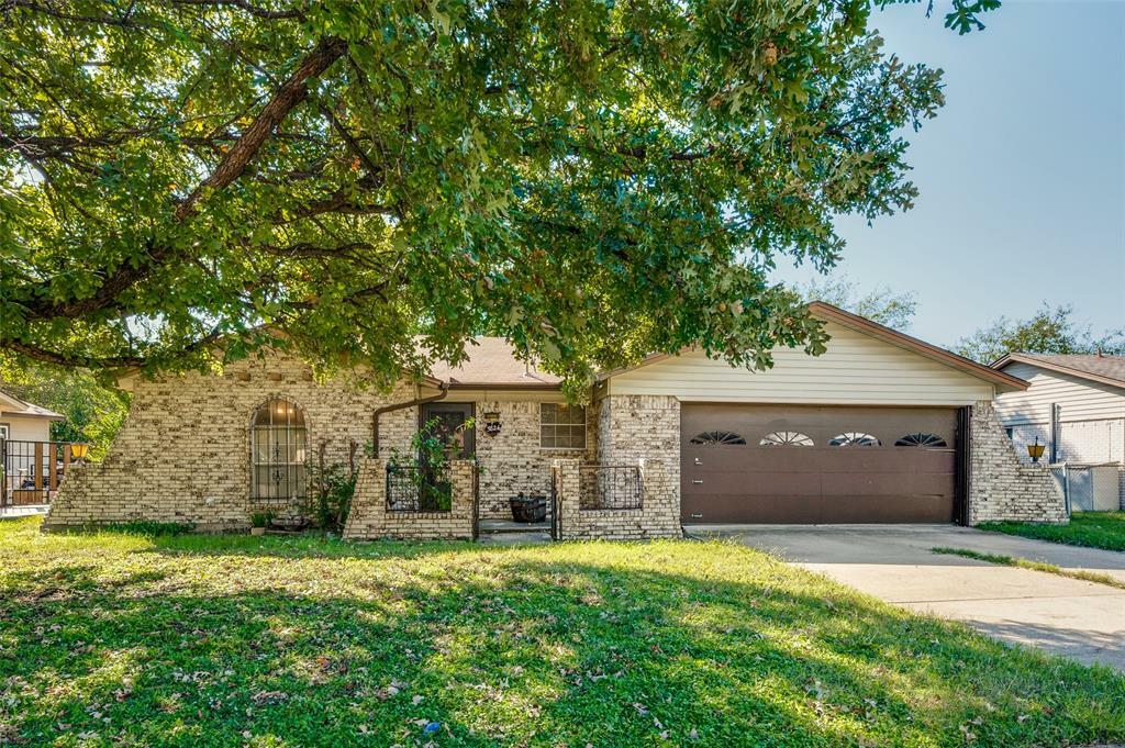 Property Photo:  5824 Saramac Drive  TX 76148 