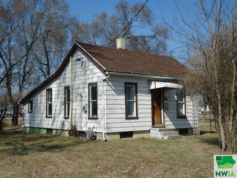 Property Photo:  1715 Ave E  IA 51023 