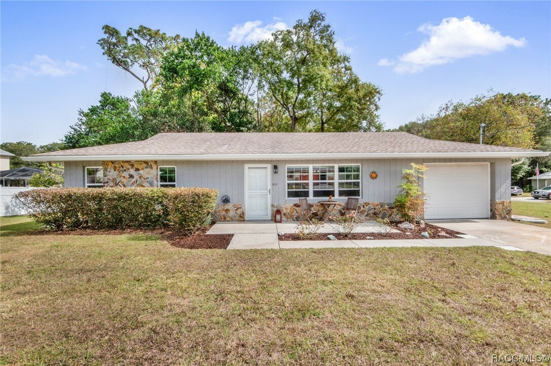 Property Photo:  910 Palm Avenue  FL 34452 