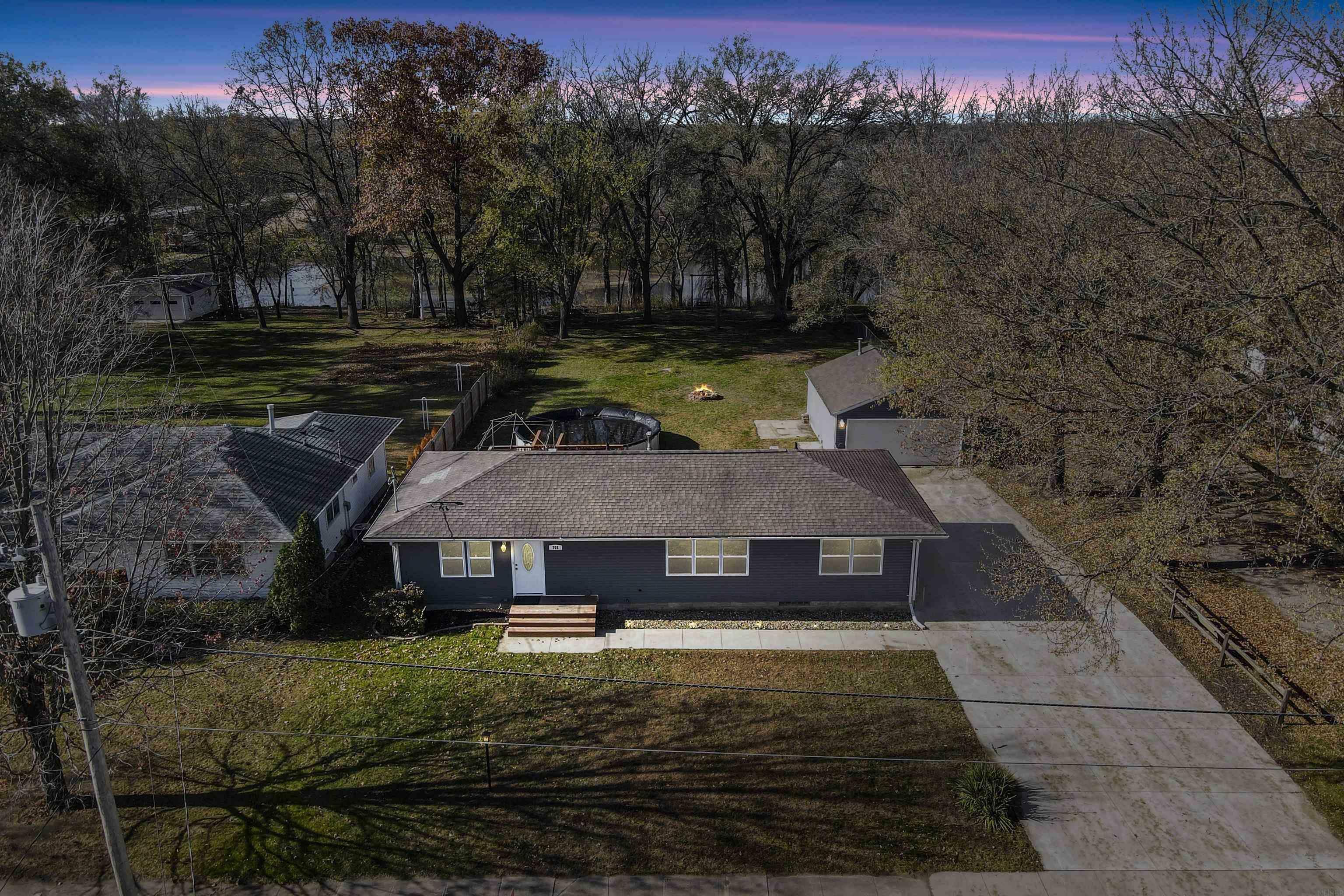 Property Photo: 702 Main St IA 50647