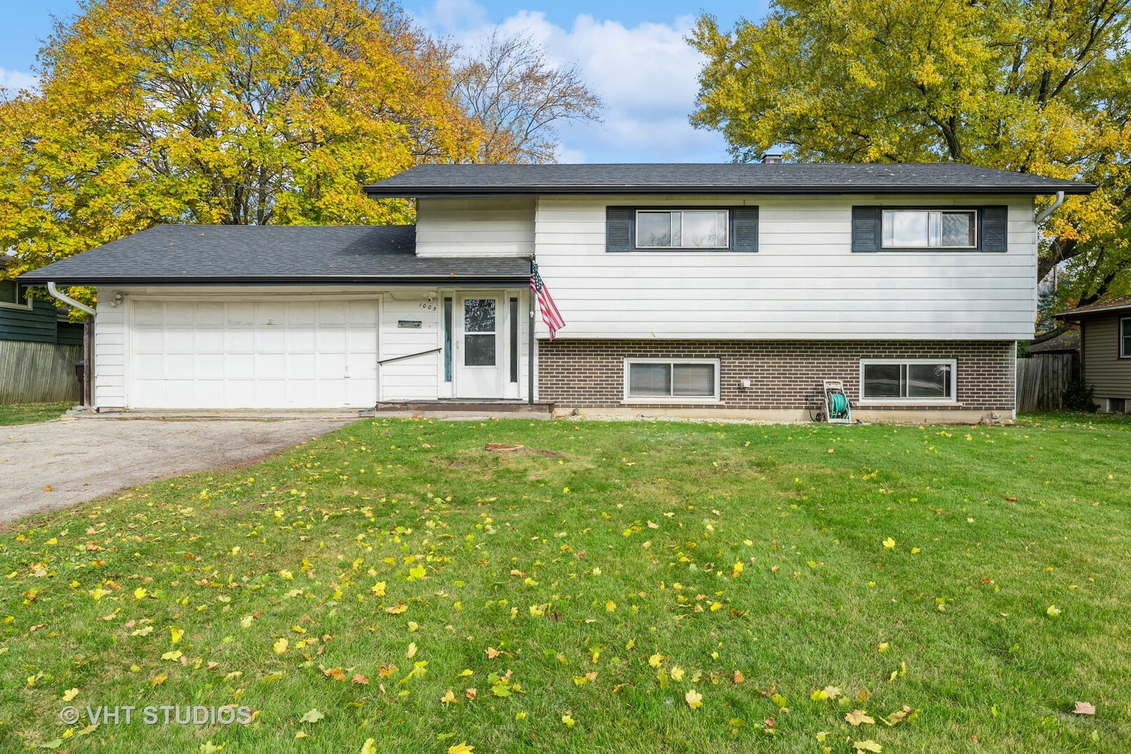 Property Photo: 1005 E Liberty Street IL 60084