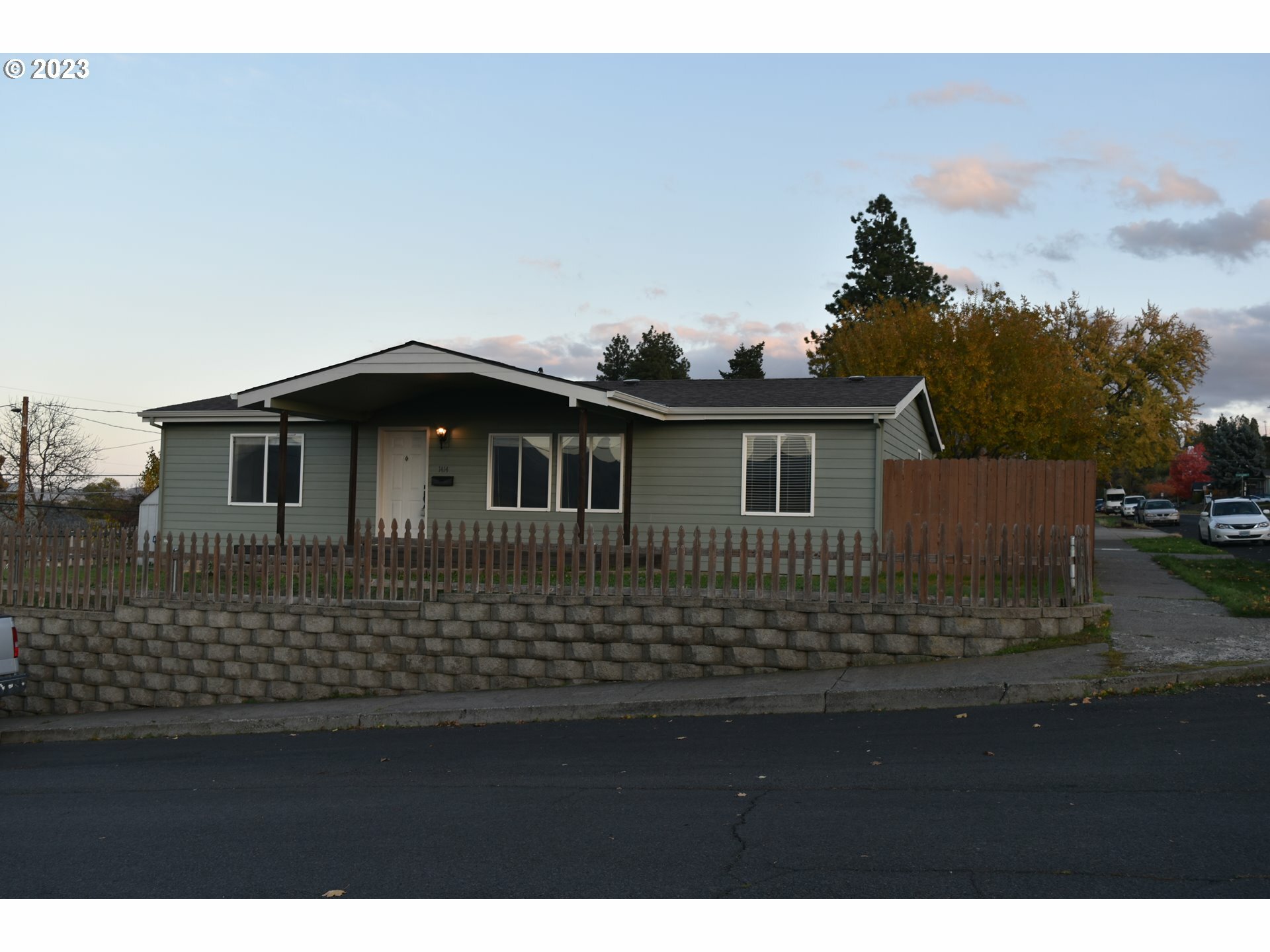 1414 Garrison St  The Dalles OR 97058 photo