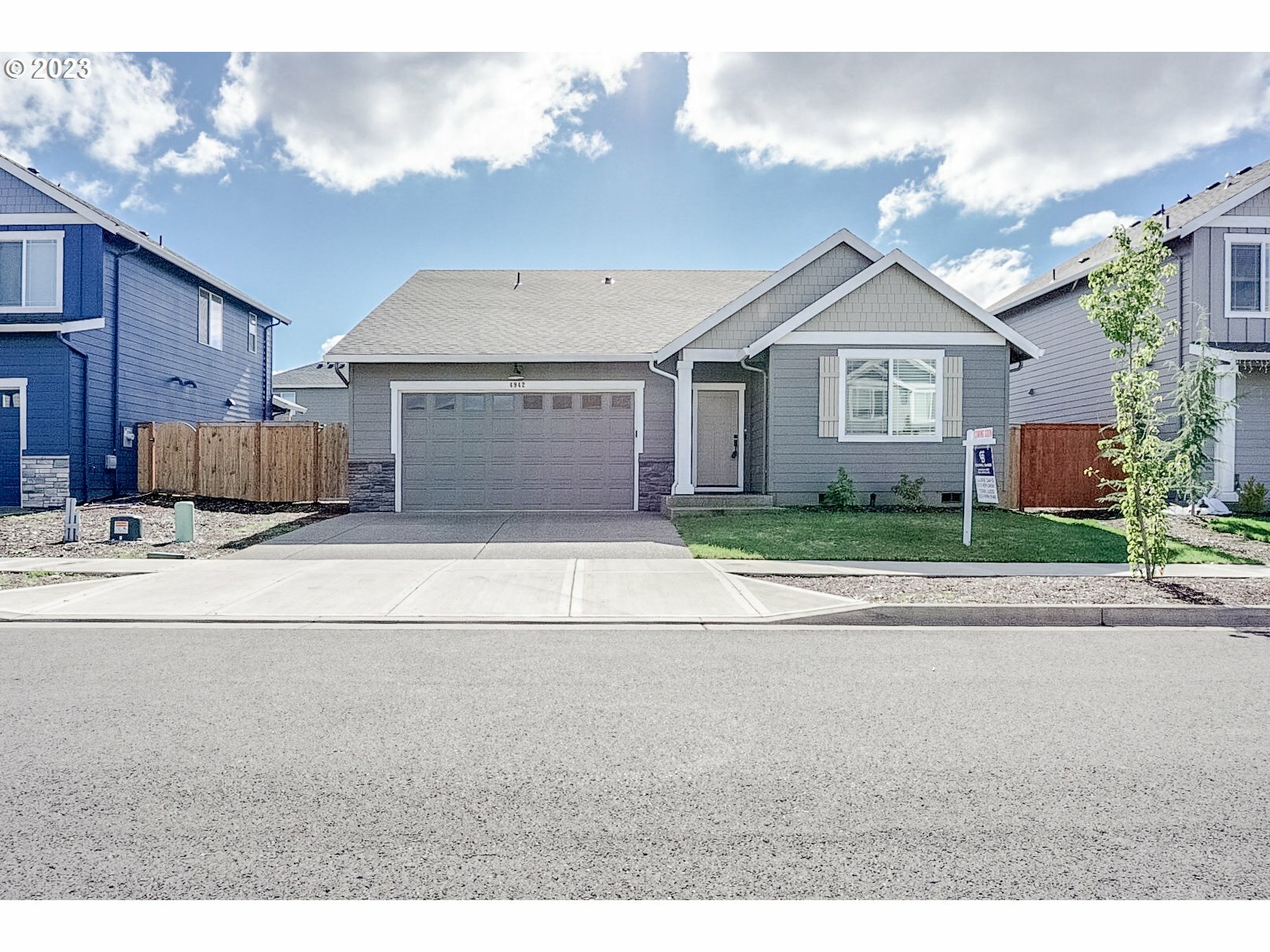 Property Photo: 4942 Gemini Ave NE OR 97305