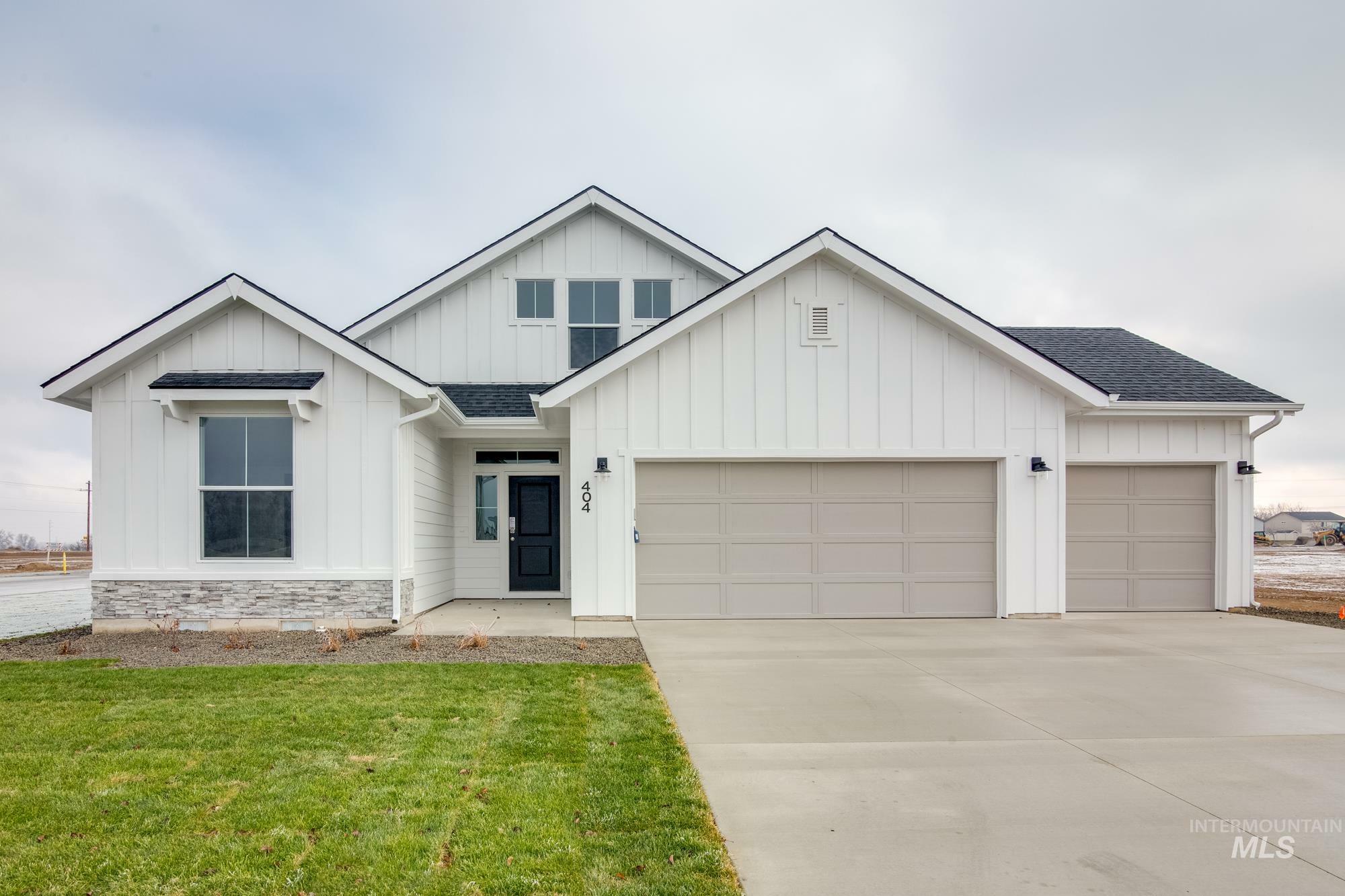 Property Photo: 404 Chalcedony Ave ID 83605
