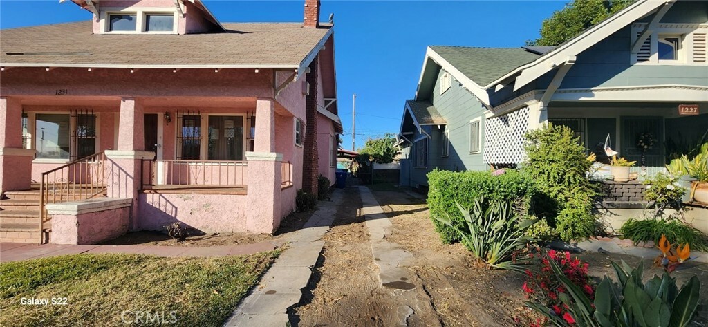 Property Photo:  1231 W 47th Street  CA 90037 