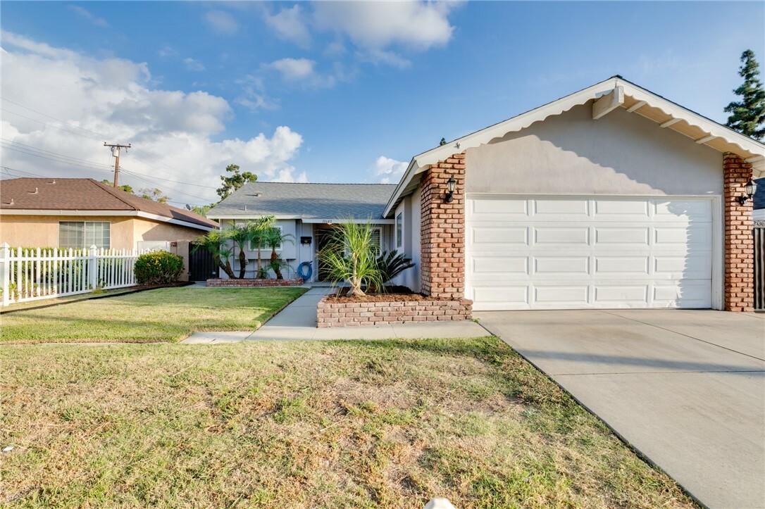 Property Photo:  10640 Victoria Avenue  CA 90604 