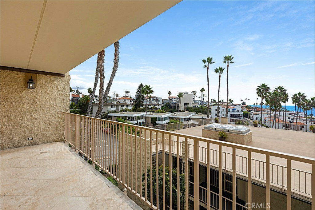 Property Photo:  405 Avenida Granada 202  CA 92672 