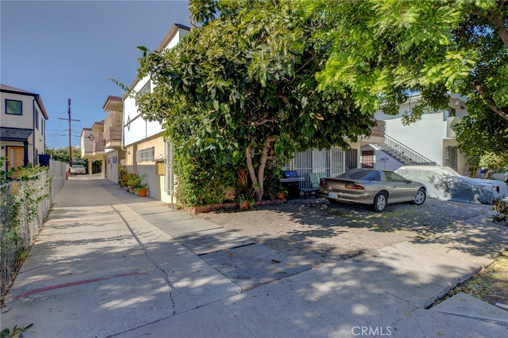 2621 Chariton Street  Los Angeles CA 90034 photo