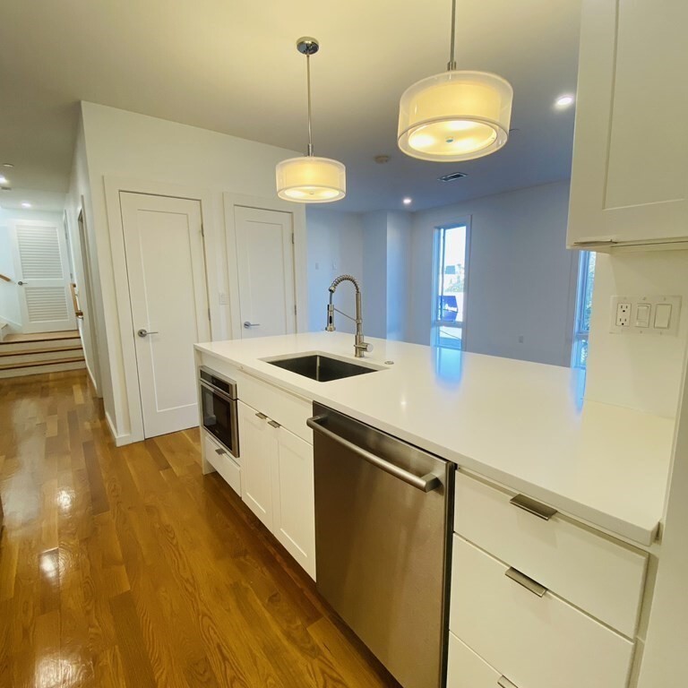 Property Photo:  49 Rogers St 6  MA 02127 