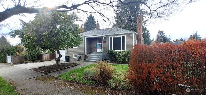 8011 Burke Avenue N  Seattle WA 98103 photo