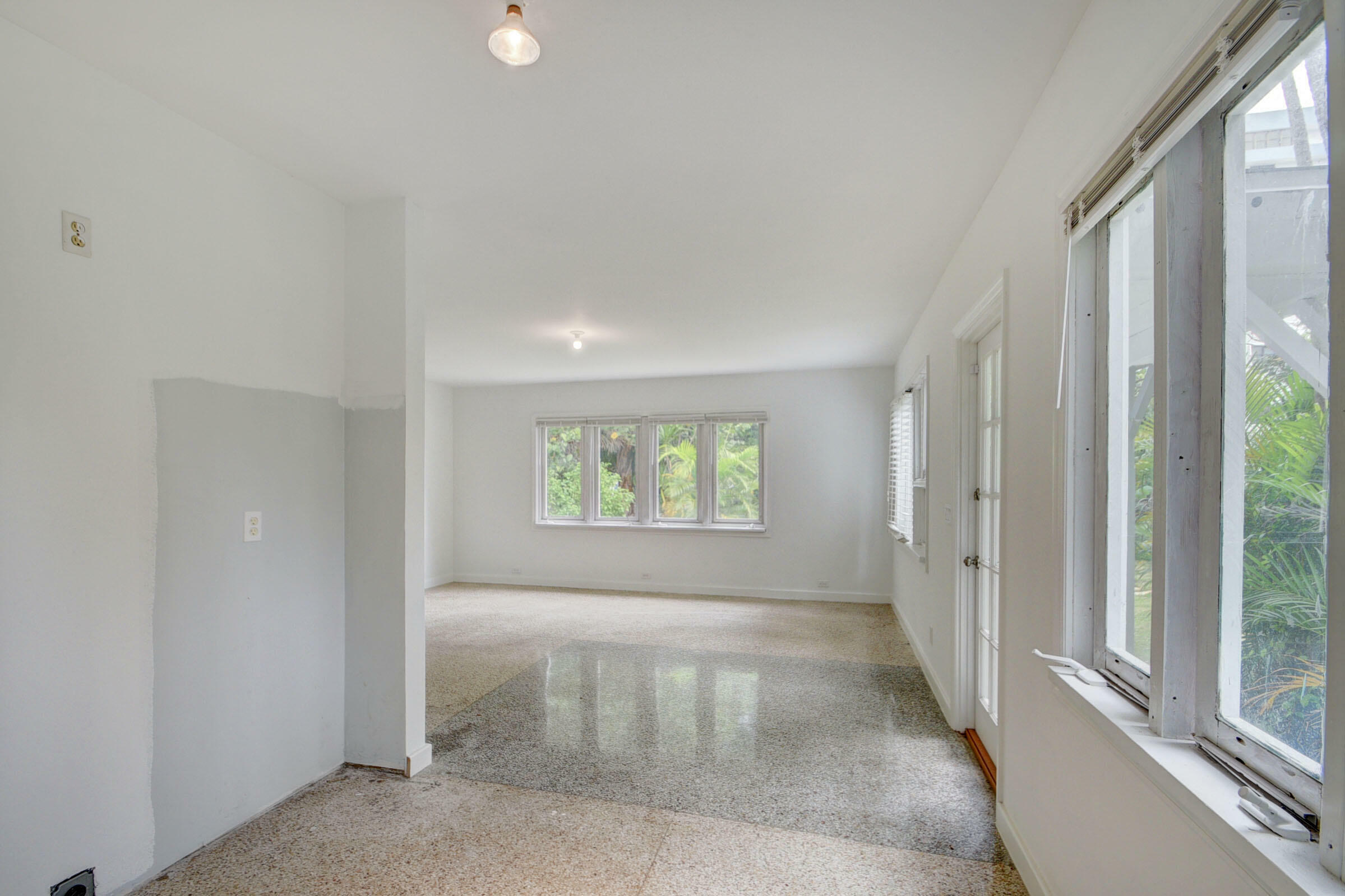 Property Photo:  203 Lakeland Drive  FL 33405 