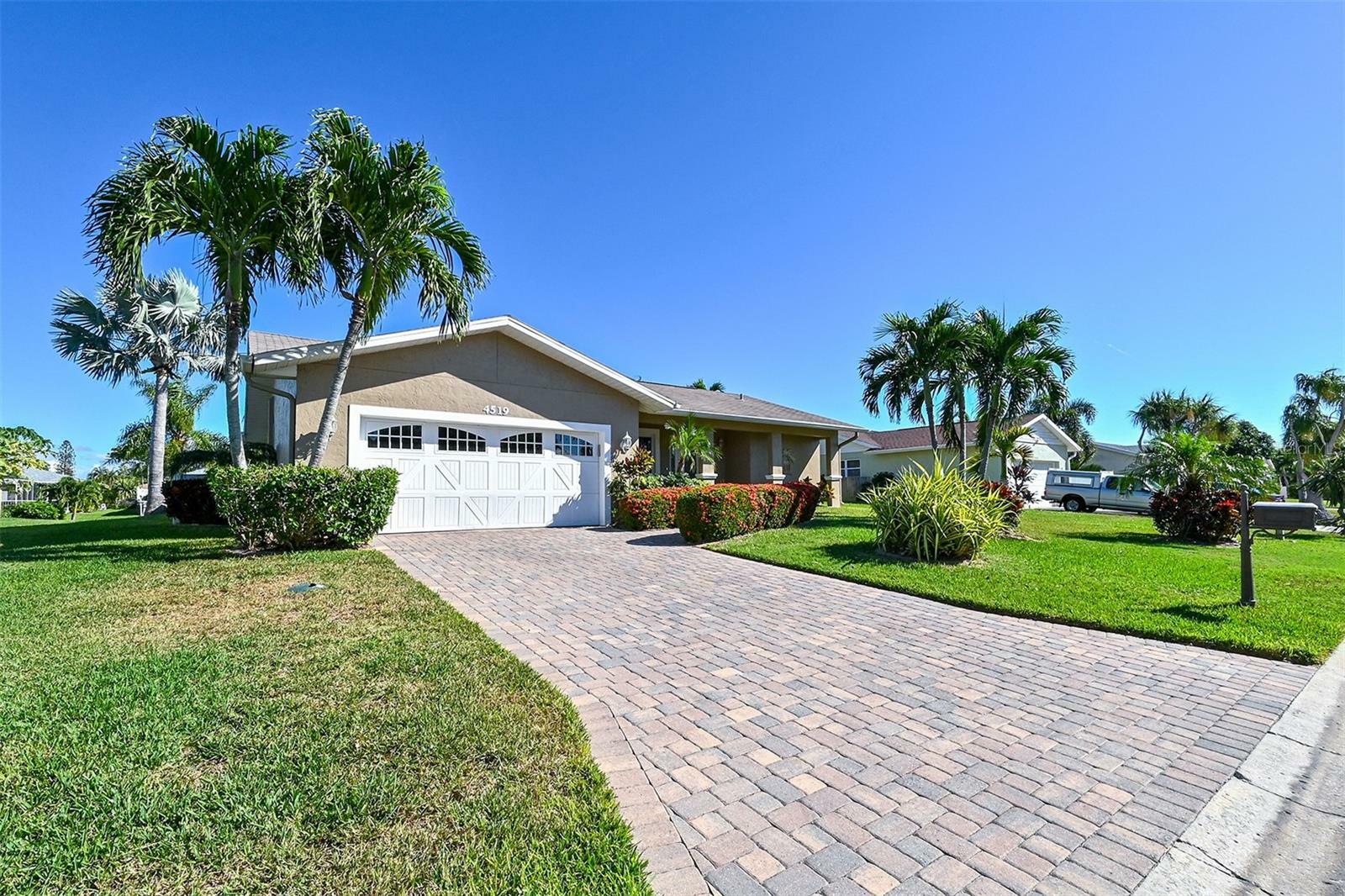 Property Photo:  4519 Mangrove Point Road  FL 34210 