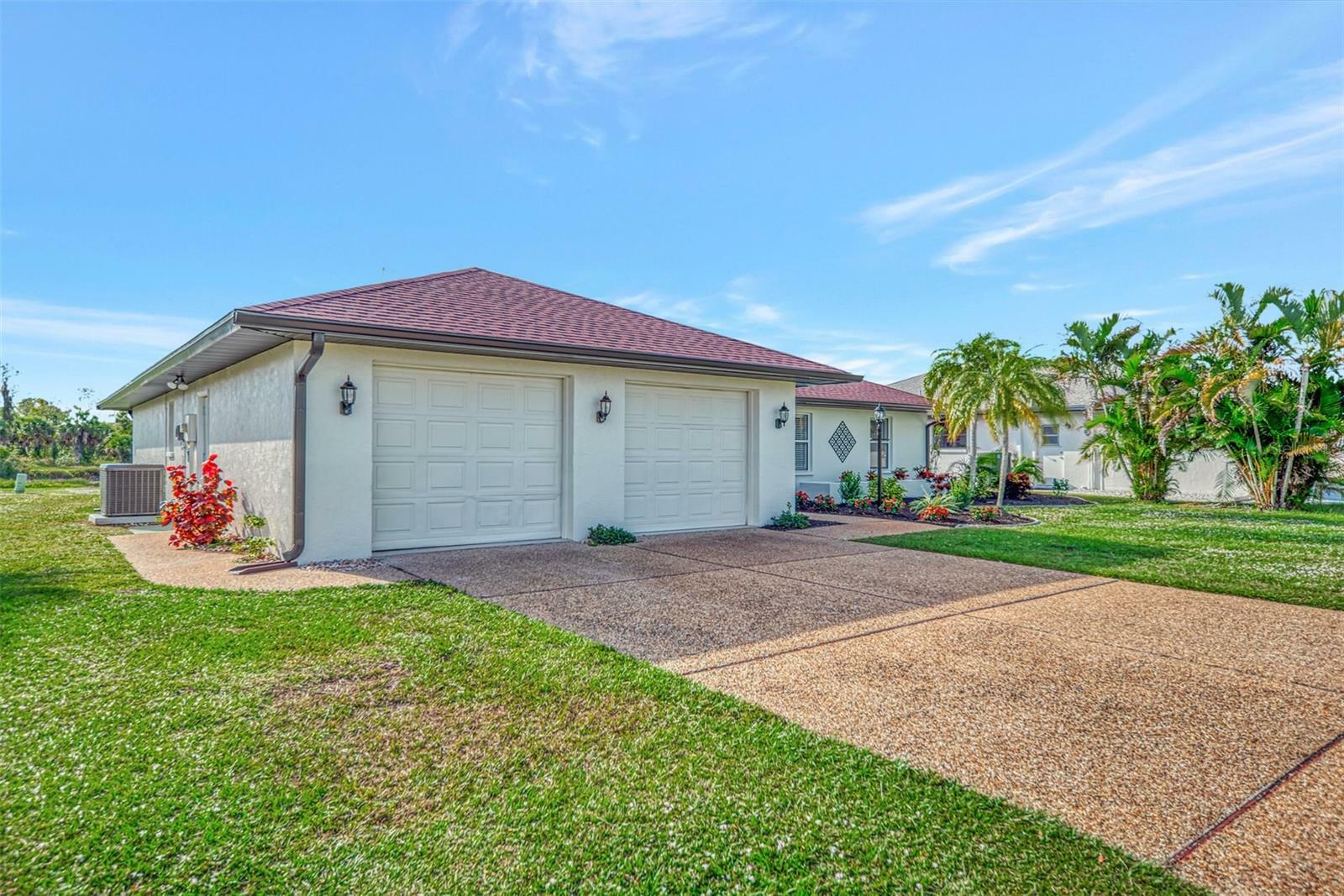 Property Photo:  3225 Meadow Run Drive  FL 34293 