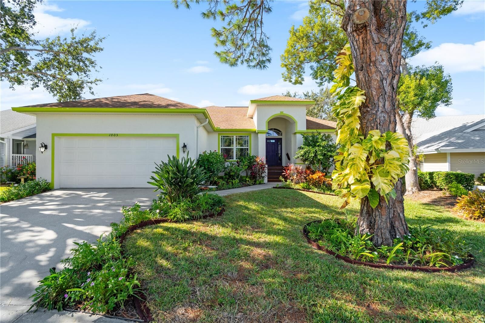 Property Photo:  1005 Osprey Court  FL 34689 