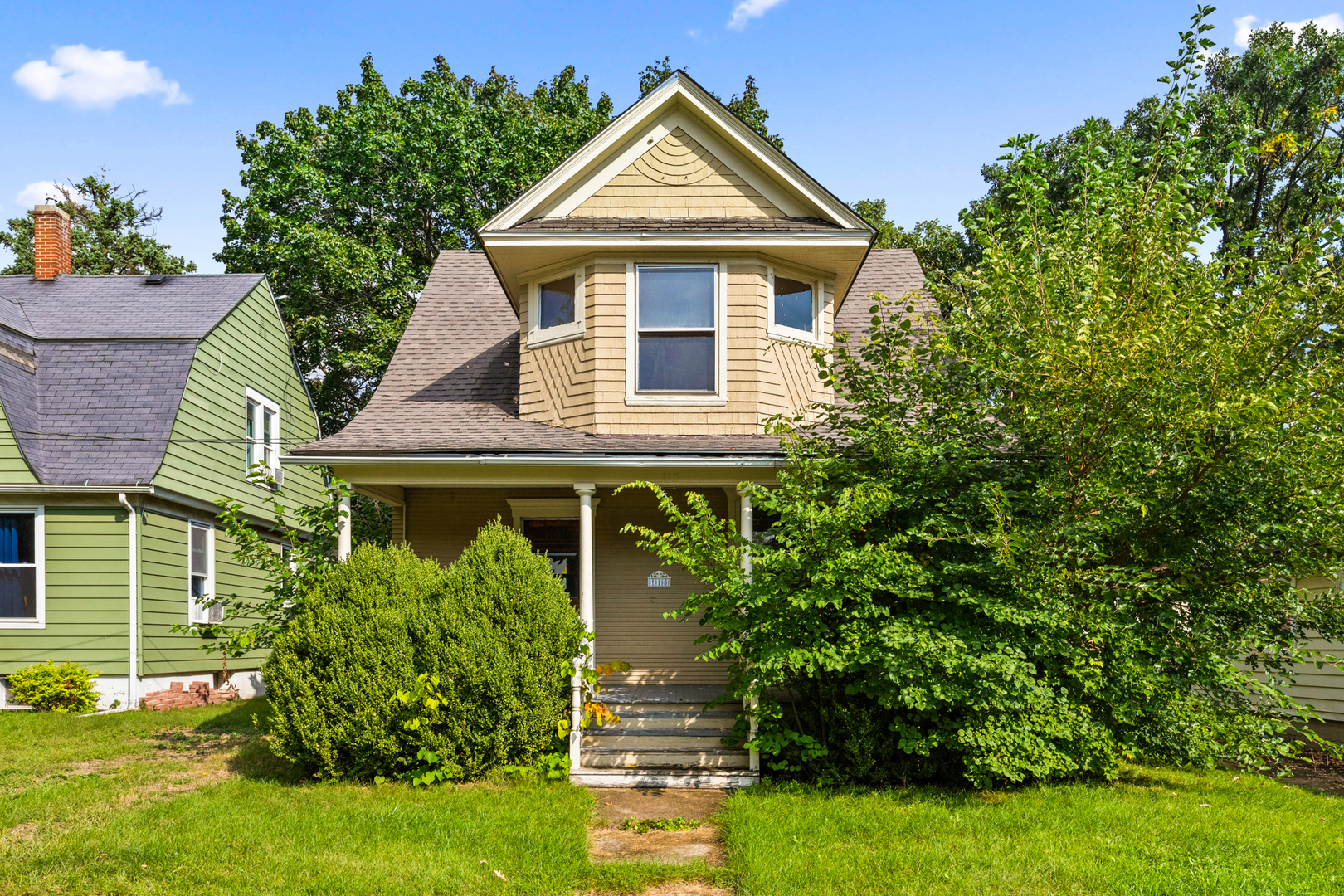 Property Photo:  115 N Commonwealth Avenue  IL 60123 