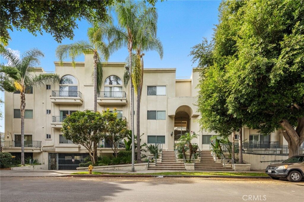 Property Photo:  3645 Cardiff Avenue 206  CA 90034 