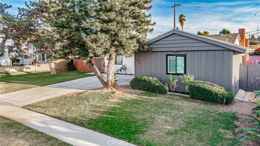 Property Photo:  824 Bunbury Drive  CA 90601 