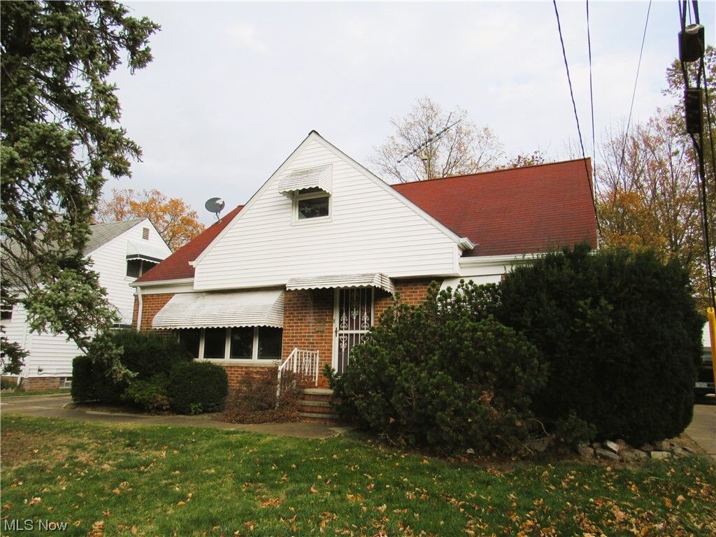 Property Photo:  365 E 280th Street  OH 44132 