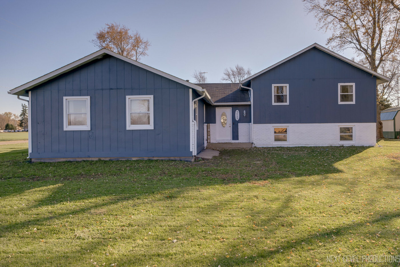 Property Photo: 325 E Kross Street IL 60531