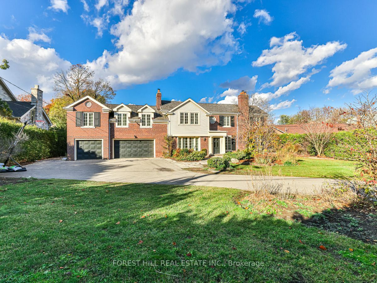 Property Photo: 168 Sandringham Dr ON M3H1E3