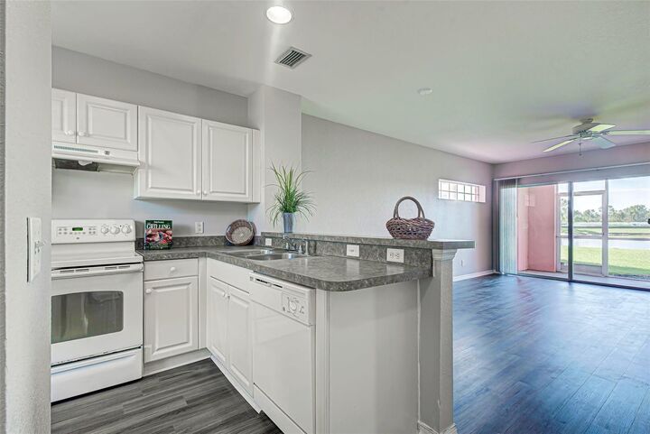 Property Photo: 2120 Heron Lake Drive 105 FL 33983