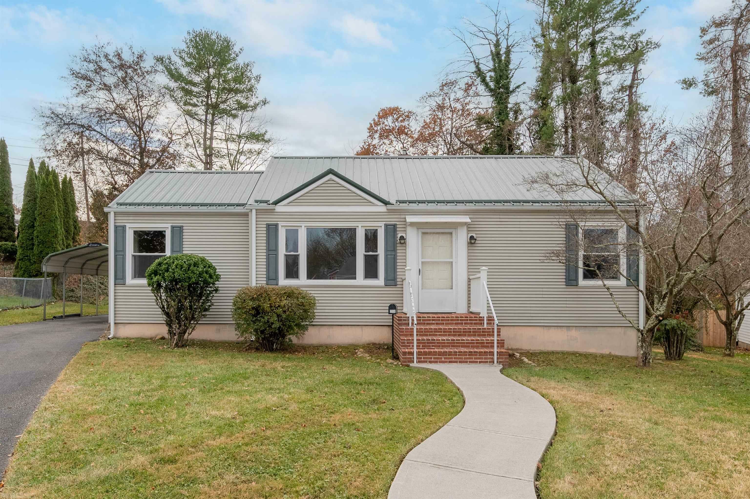 Property Photo:  216 Arnold Avenue  VA 24141 