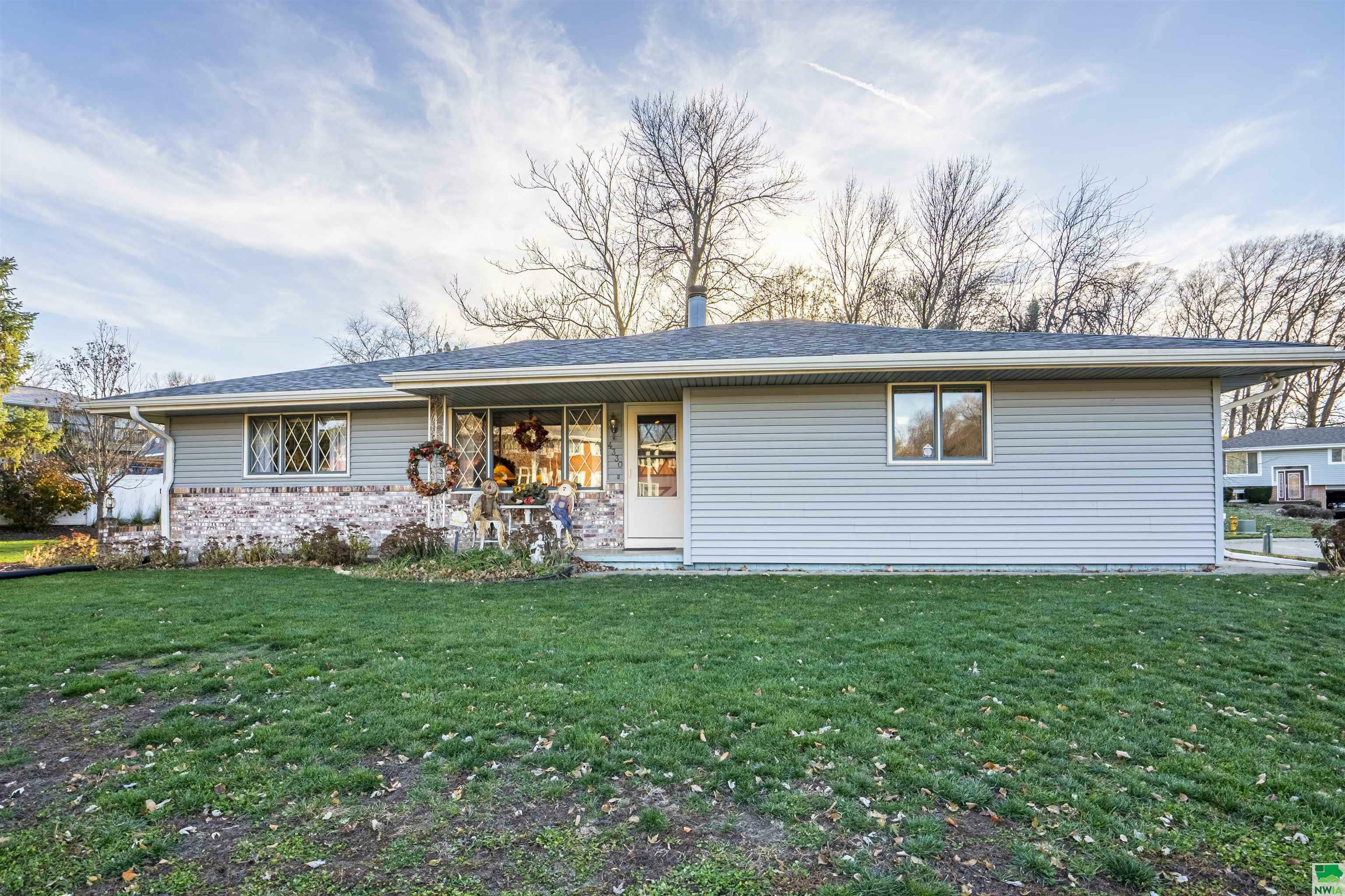 Property Photo:  4330 Lincoln Way  IA 51106 