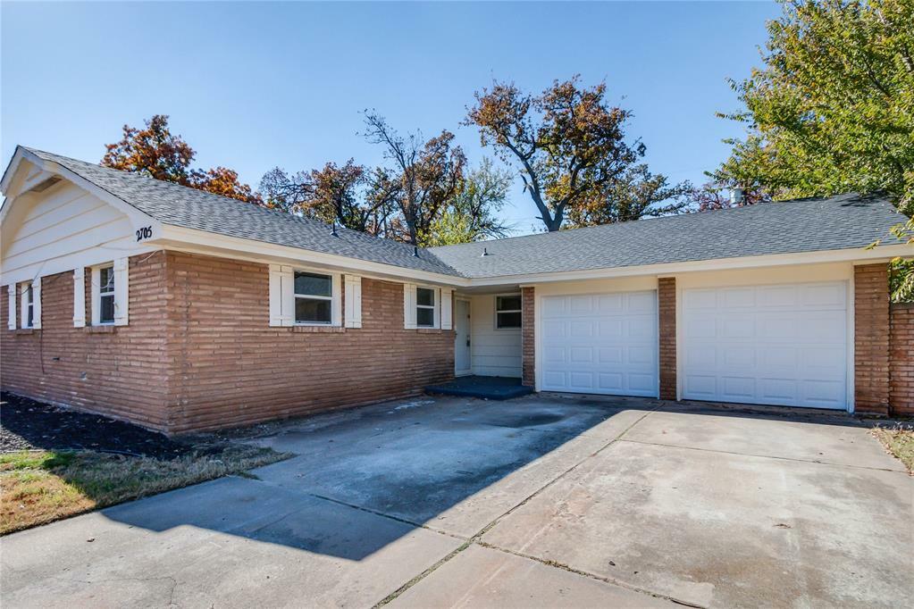 Property Photo:  2705 N Holloway Avenue  OK 73008 