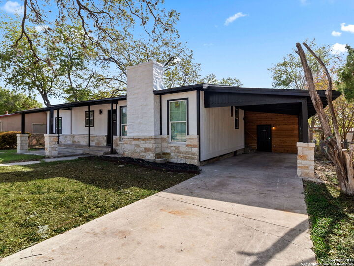 Property Photo: 444 Beverly Dr TX 78228