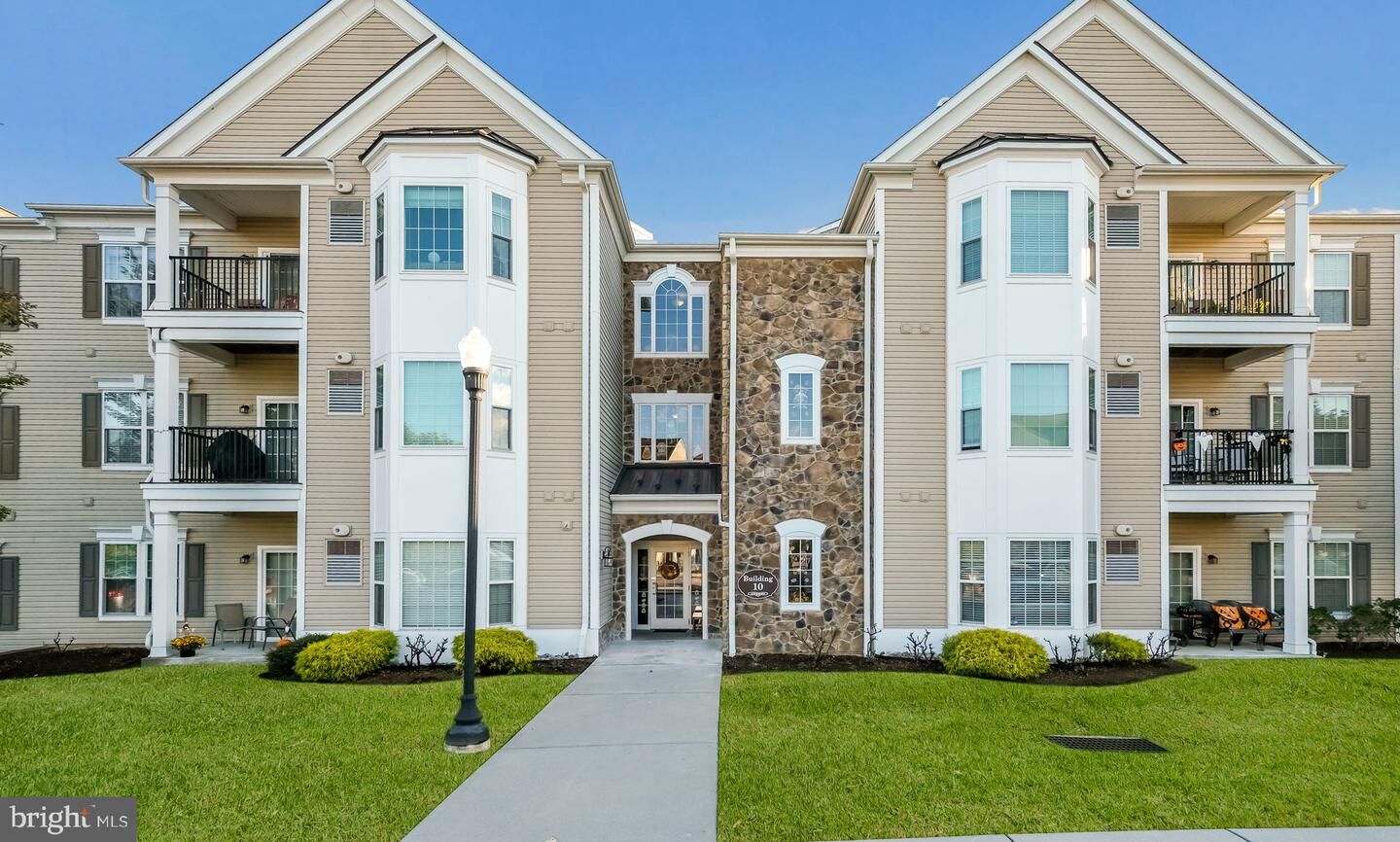 Property Photo:  1031 Creekside Drive  PA 19015 