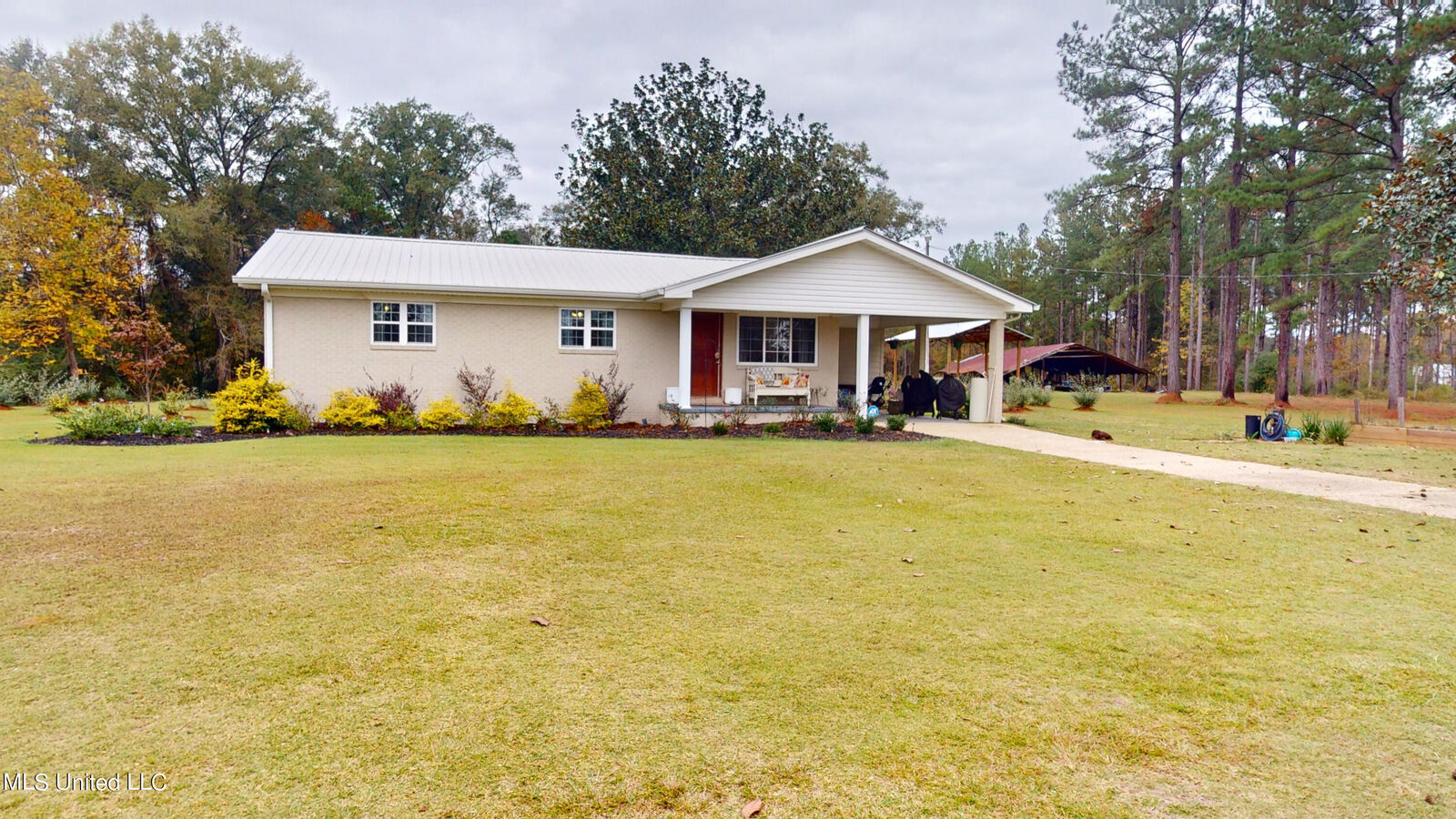 Property Photo:  1133 Pine Level Road  MS 39451 