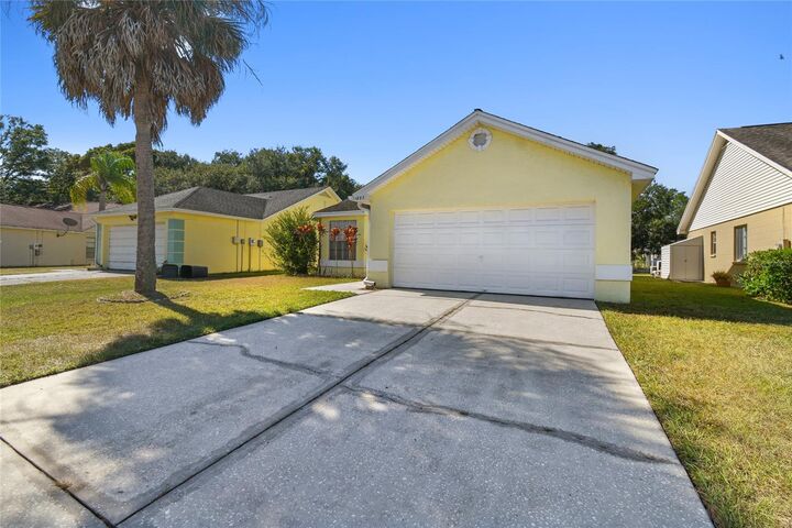 Property Photo:  1837 Tarah Trace Drive  FL 33510 