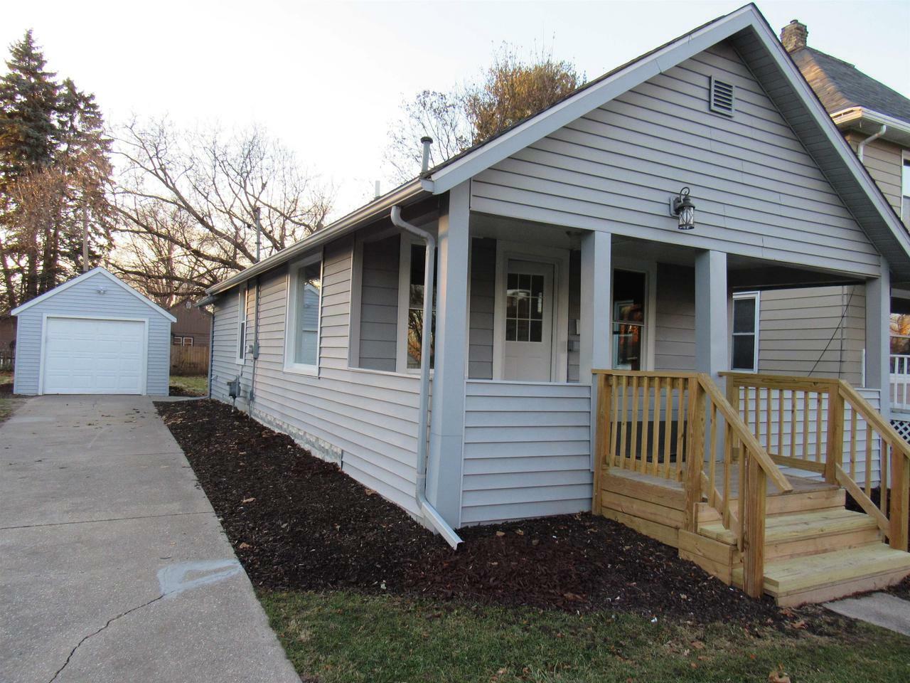 Property Photo:  413 North Pine Street  WI 53548 