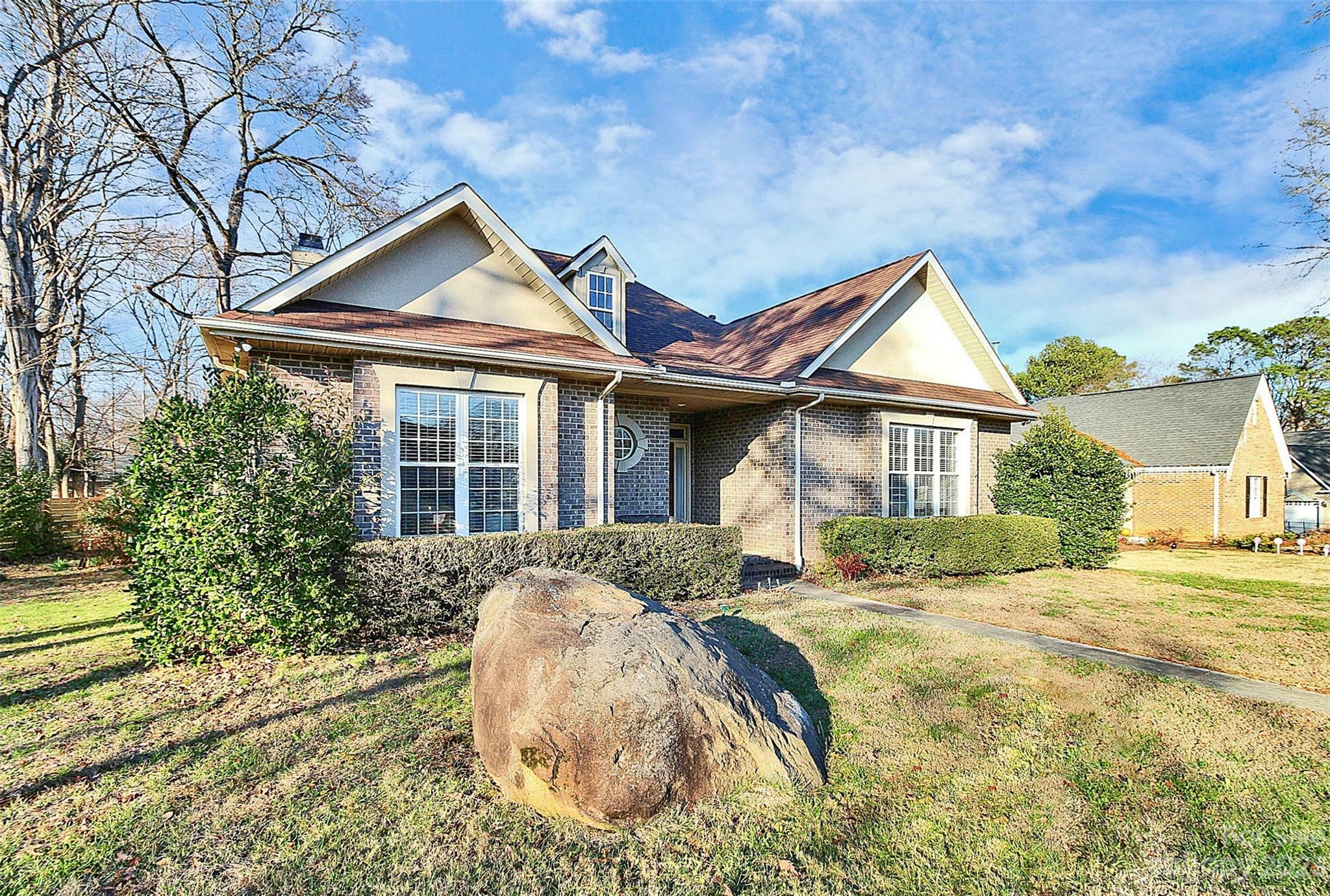 Property Photo: 3330 Rea Road NC 28226