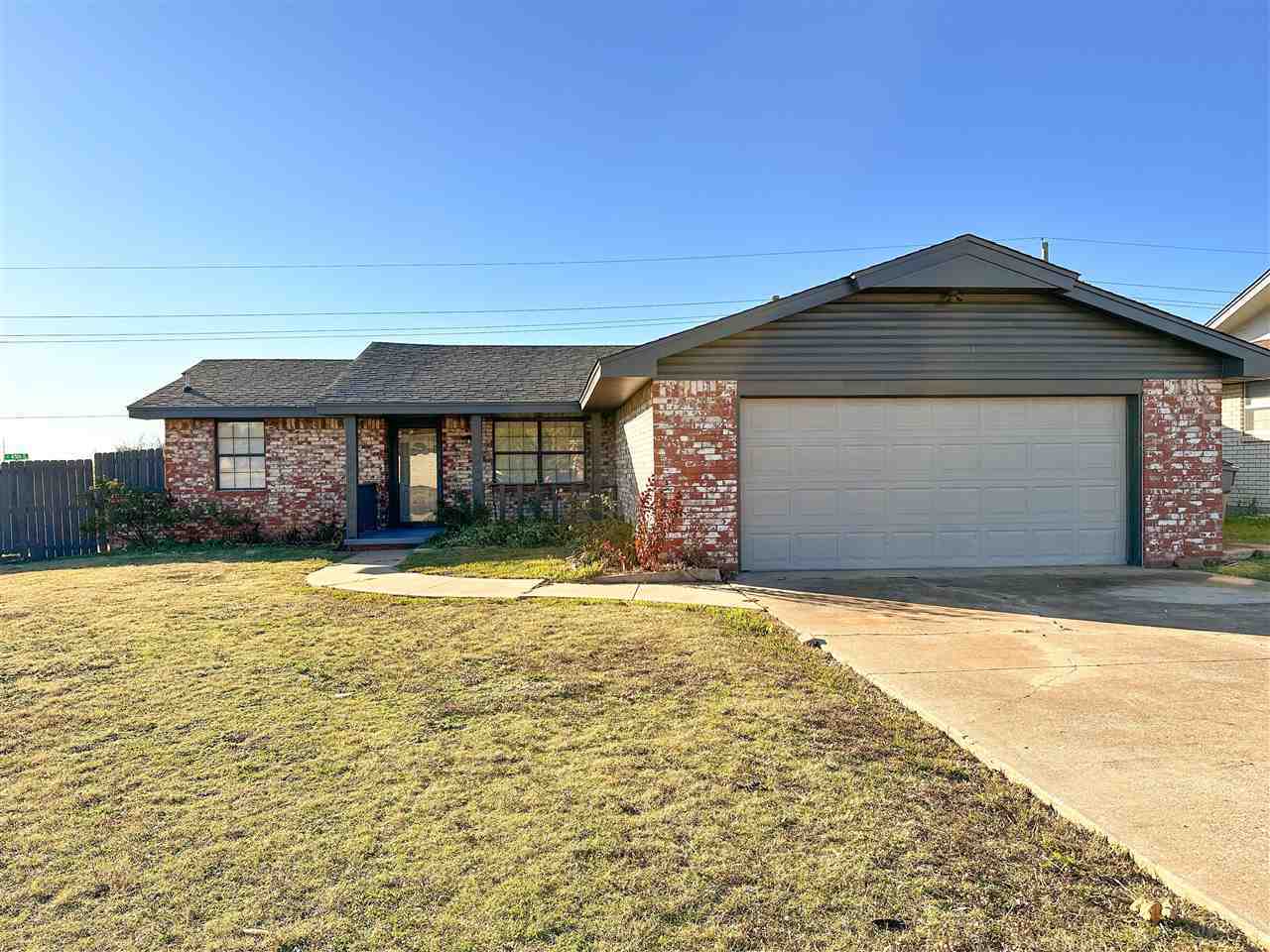 Property Photo:  327 SE Brighton Dr  OK 73501 