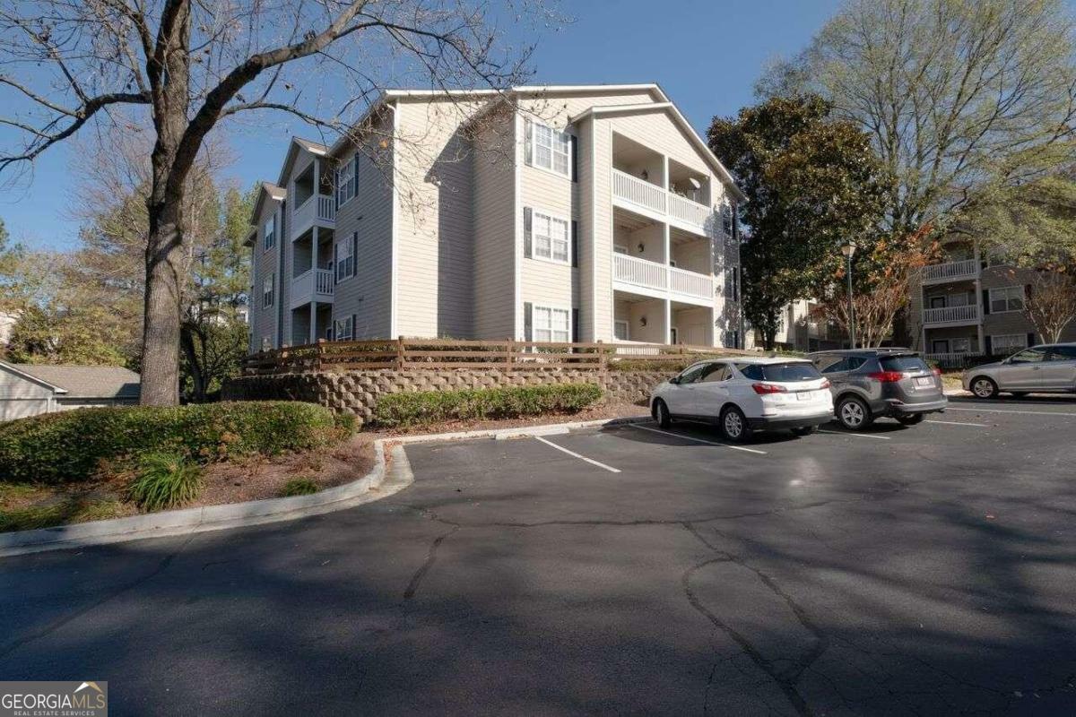 Property Photo:  1250 Parkwood Circle SE 1003  GA 30339 