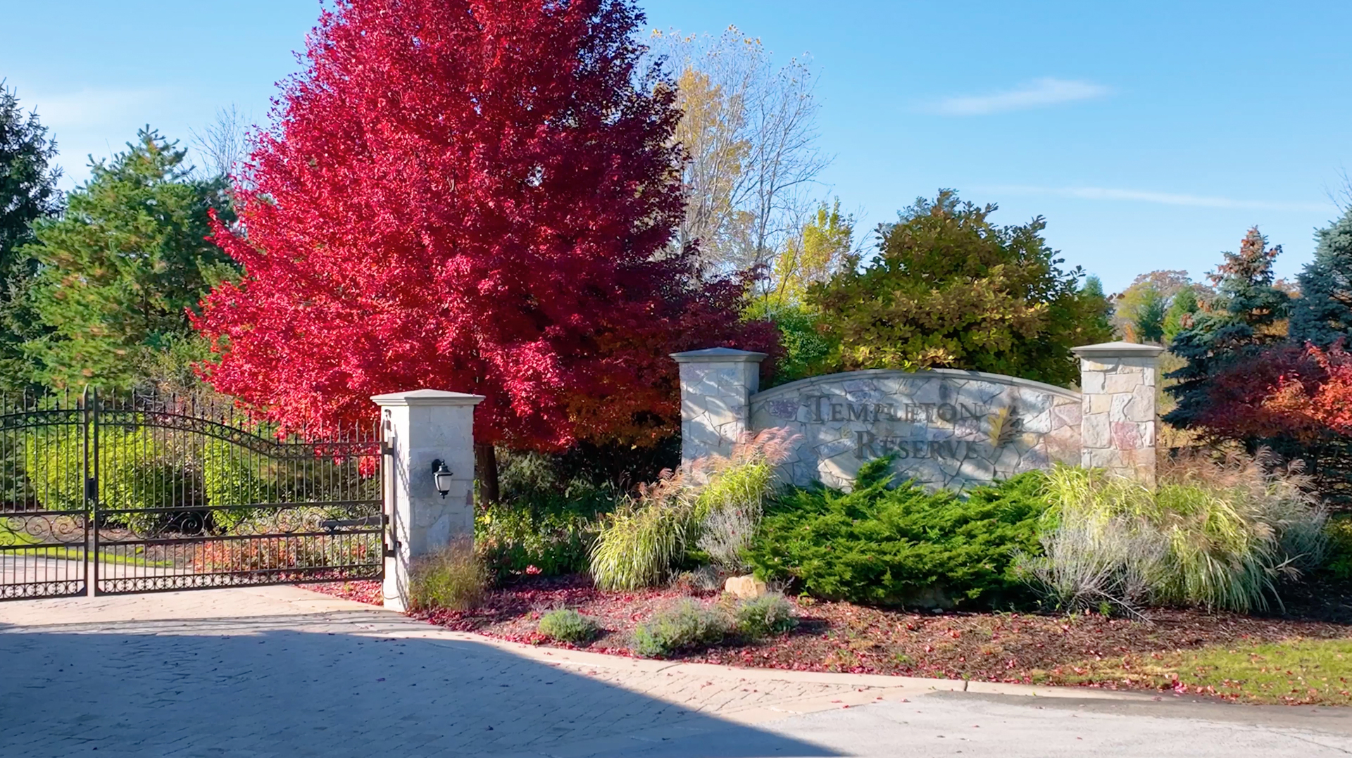 Property Photo:  17 Templeton Court  IL 60523 