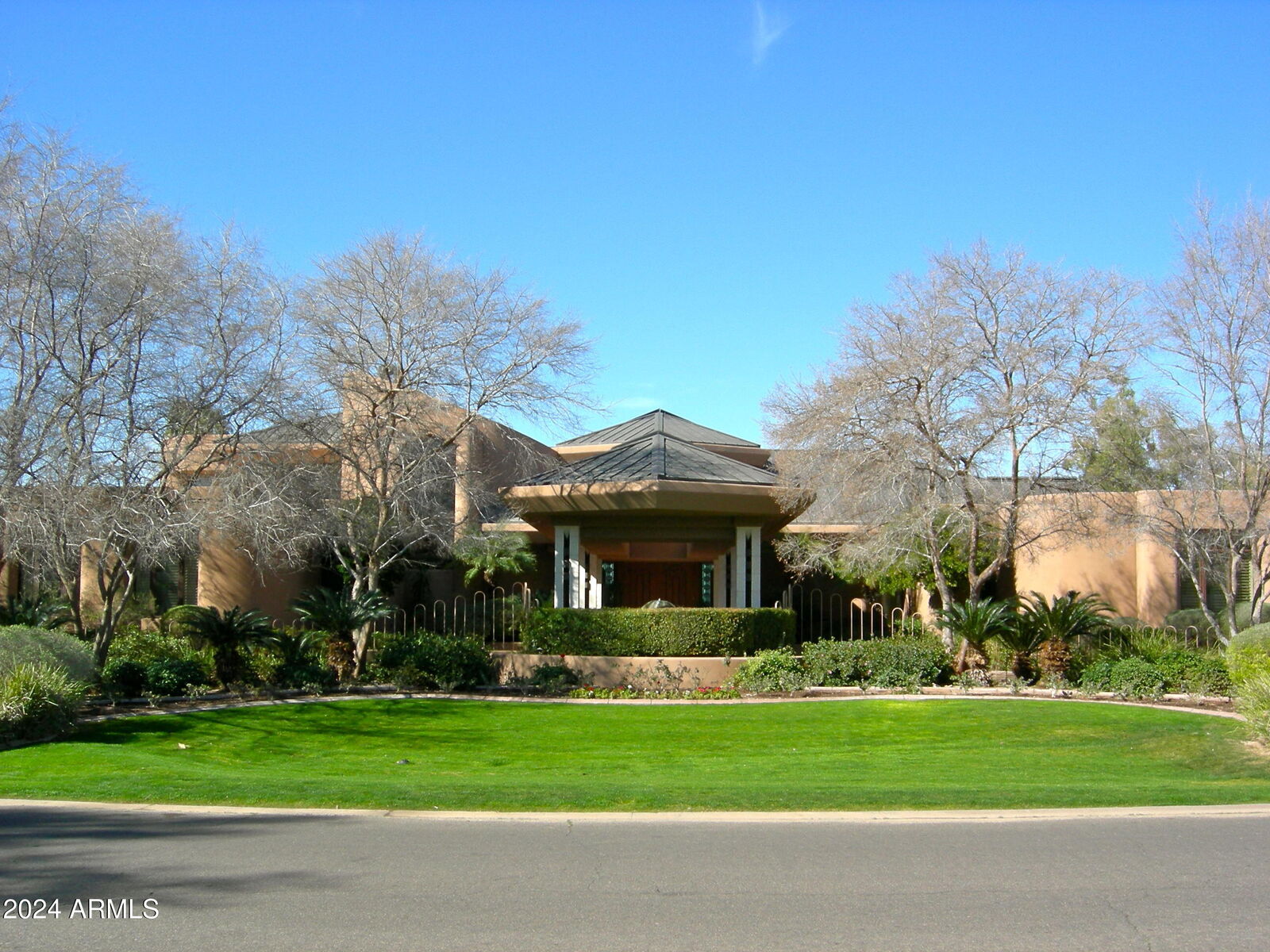 Property Photo: 15 Biltmore Estates Drive AZ 85016
