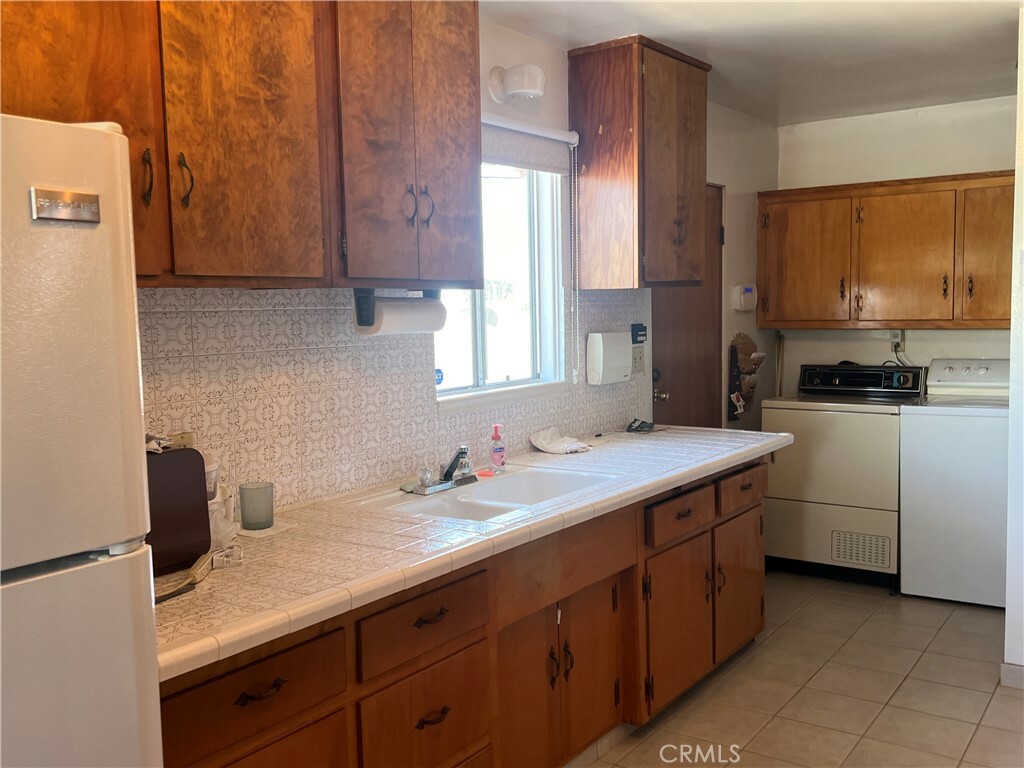Property Photo:  879 W 6th Street  CA 90731 