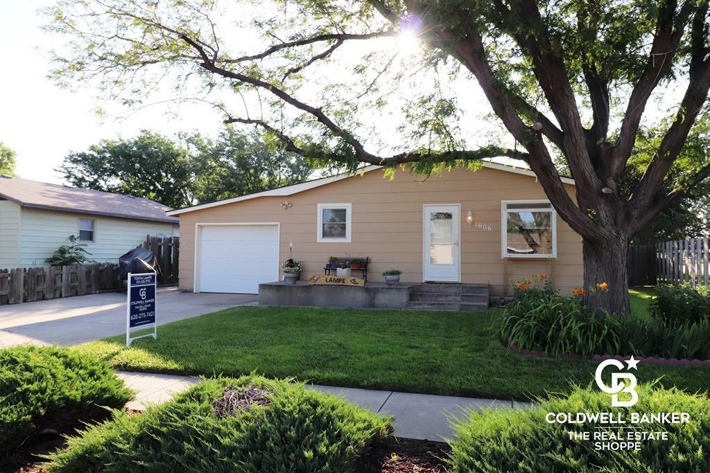 Property Photo:  1606 Conkling Avenue  KS 67846 