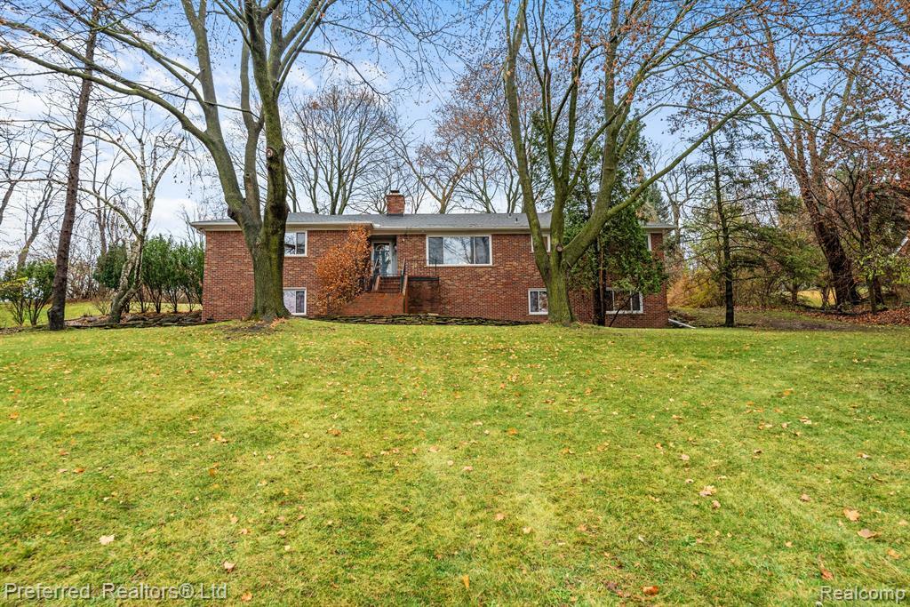 Property Photo: 25770 Farmington MI 48336