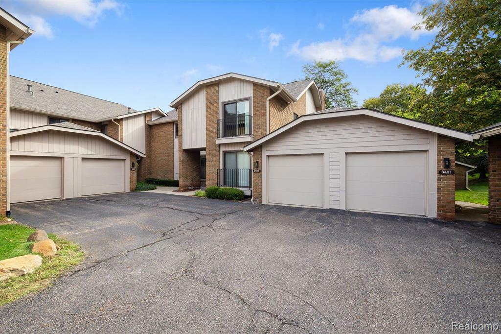 Property Photo: 6493 Maple Hills MI 48301