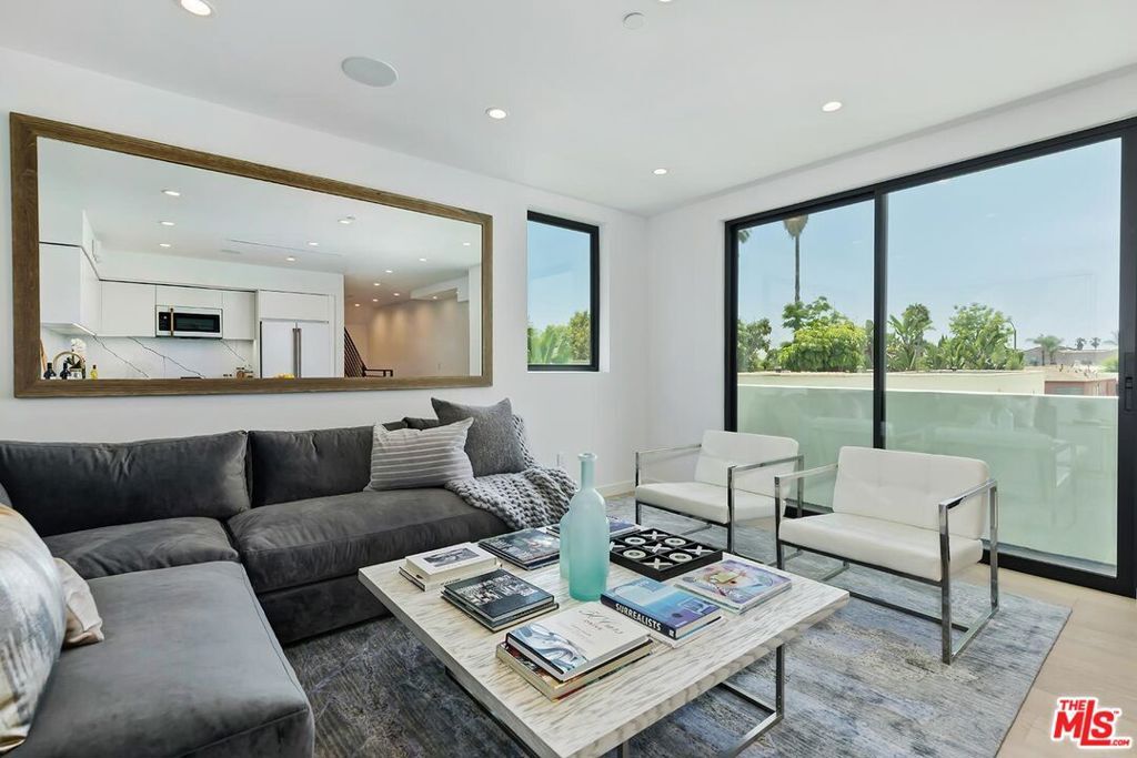 Property Photo:  7271 W Hazel Court  CA 90046 