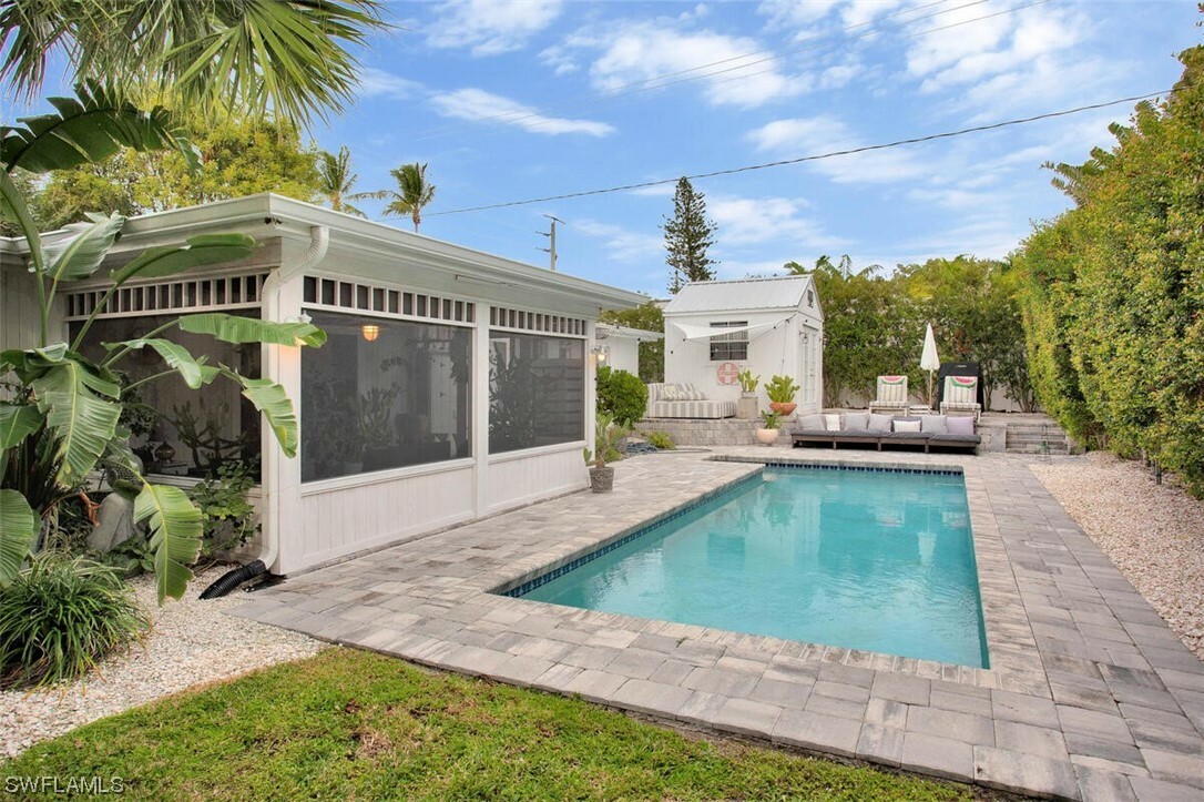 Property Photo: 540 7th Street N FL 34102