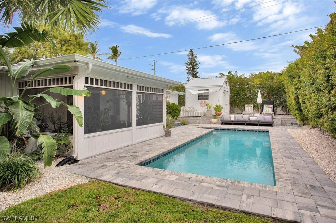 Property Photo:  540 7th Street N  FL 34102 