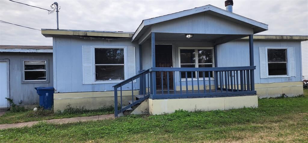 Property Photo: 1004 Willow Street TX 76667