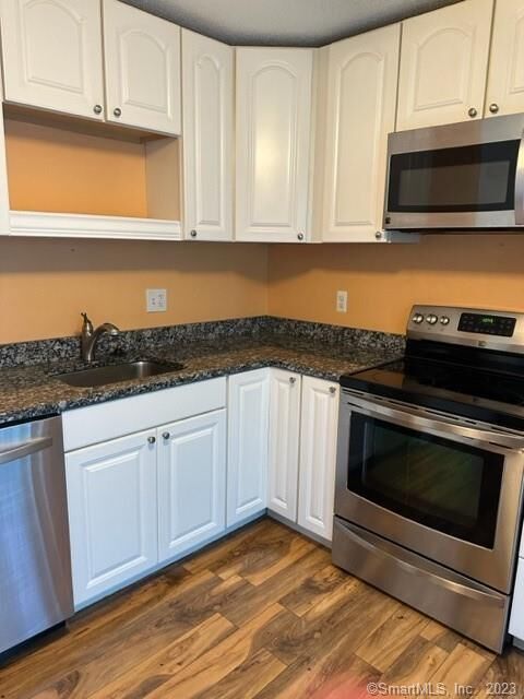 Property Photo: 585 Park Road 10-8 CT 06708