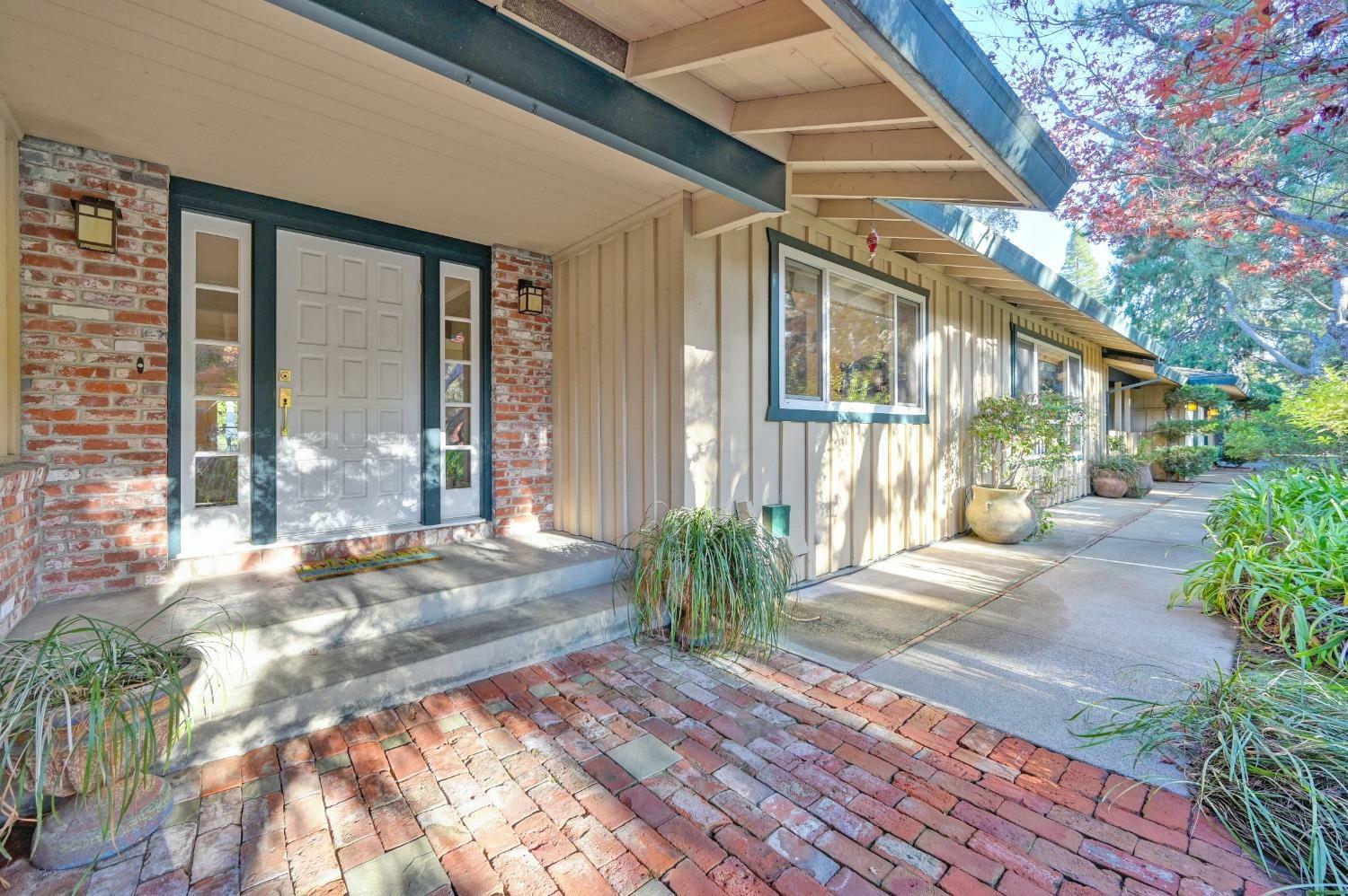 Property Photo: 6629 Chiquita Way CA 95608