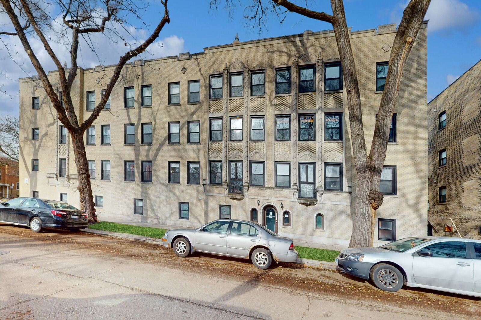 Property Photo: 2648 W Glenlake Avenue 1C IL 60659